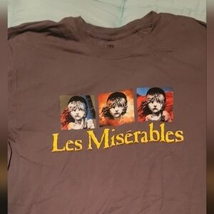 Les mis play t shirt size large